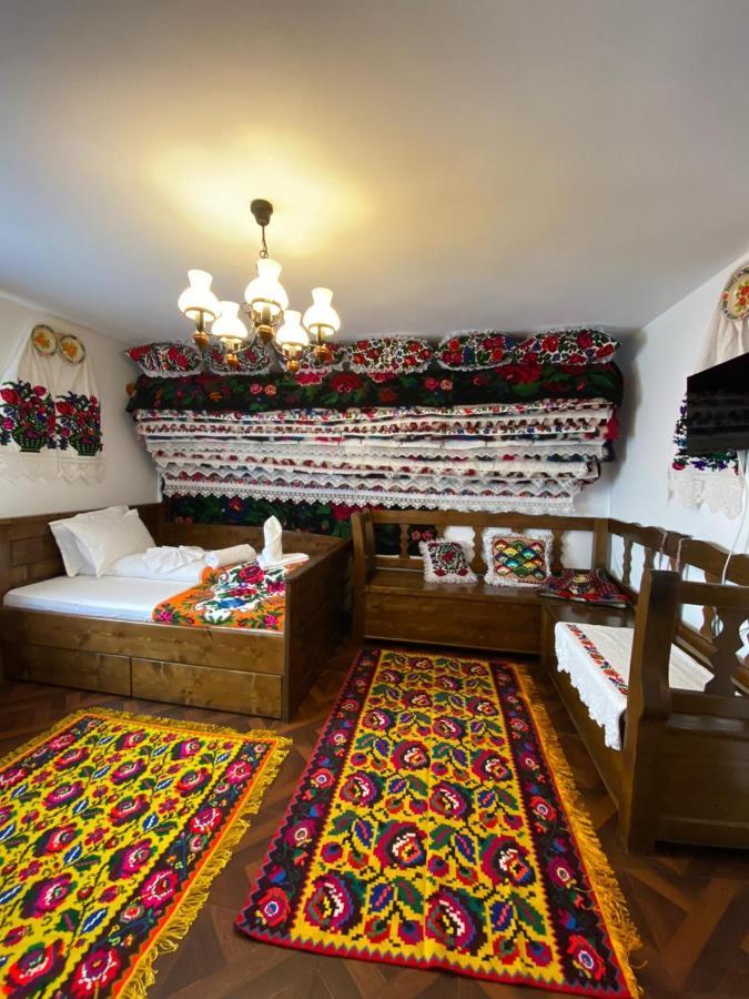 Hotel Conacul Lupilor à Satu Sugatag Extérieur photo
