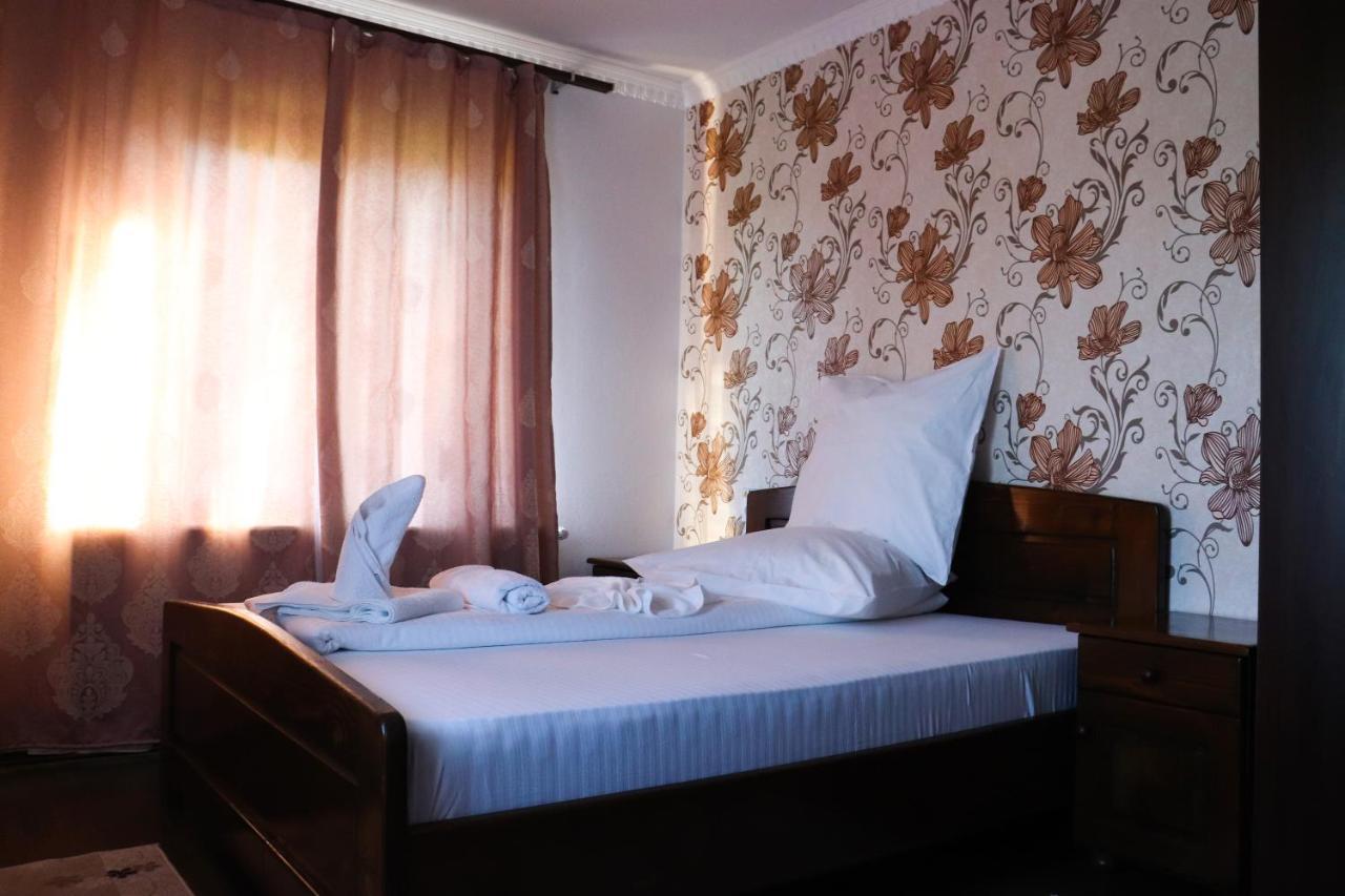 Hotel Conacul Lupilor à Satu Sugatag Extérieur photo